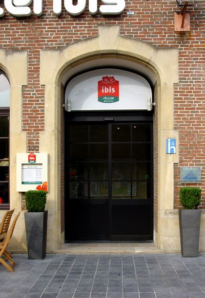 Belgian Style Architecture Demo: Windows and Doors