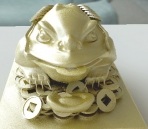 Decorations - gold toad statue